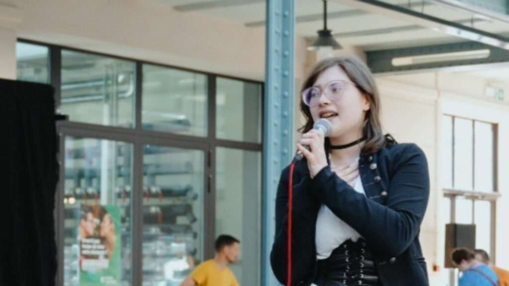 Personne qui chante D-CON GEEK Charleroi