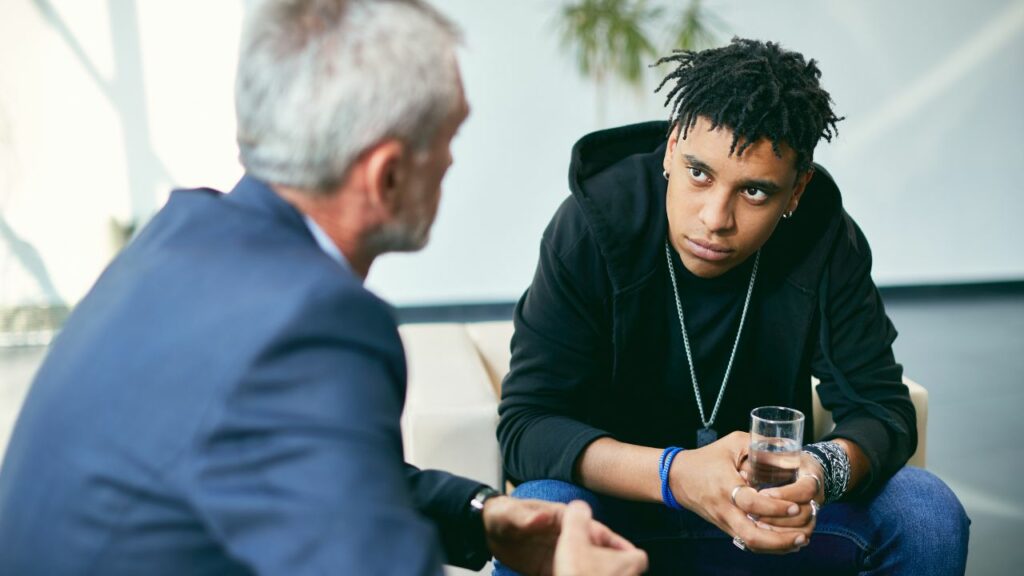 Discussion entre un adulte et un adolescent