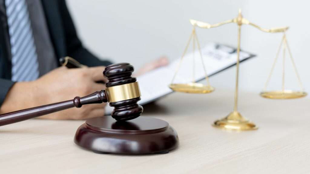 Marteau et balance de la justice